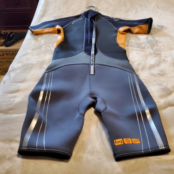 Body Glove Shorty wetsuit-youth size 14- like new - Picture 7 of 10